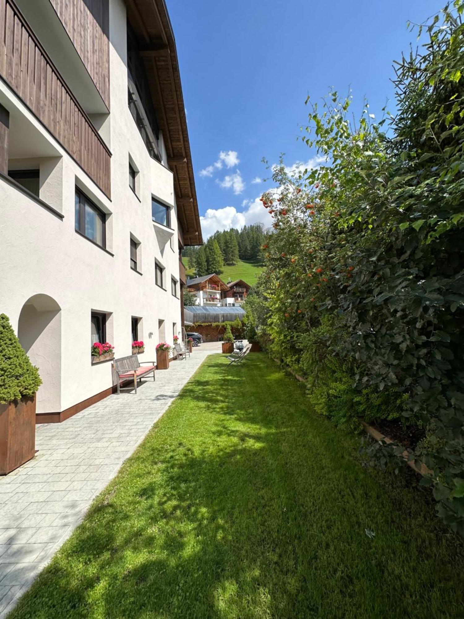Apartment Ciasa Laoi San Cassiano  Bagian luar foto