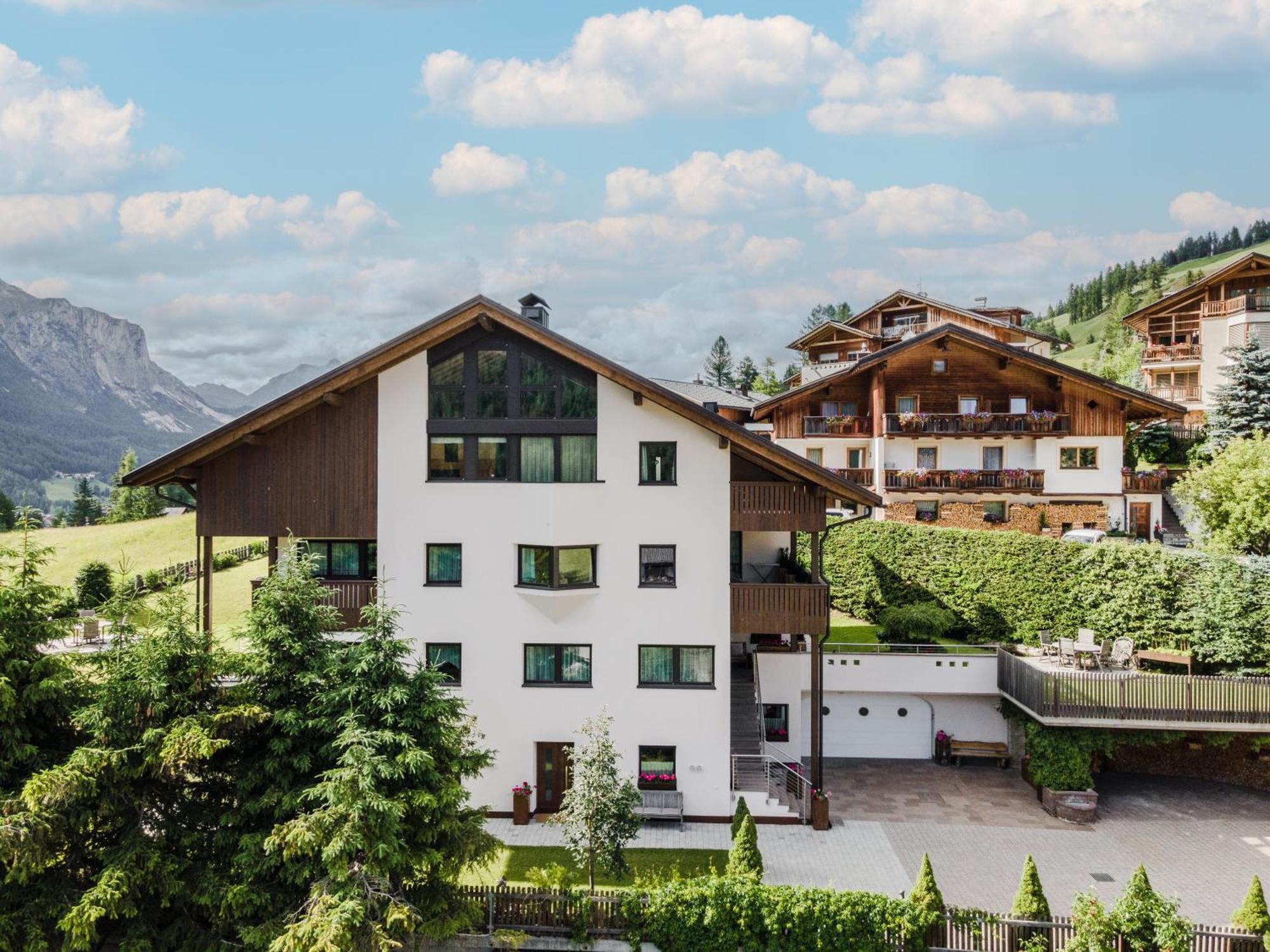 Apartment Ciasa Laoi San Cassiano  Bagian luar foto