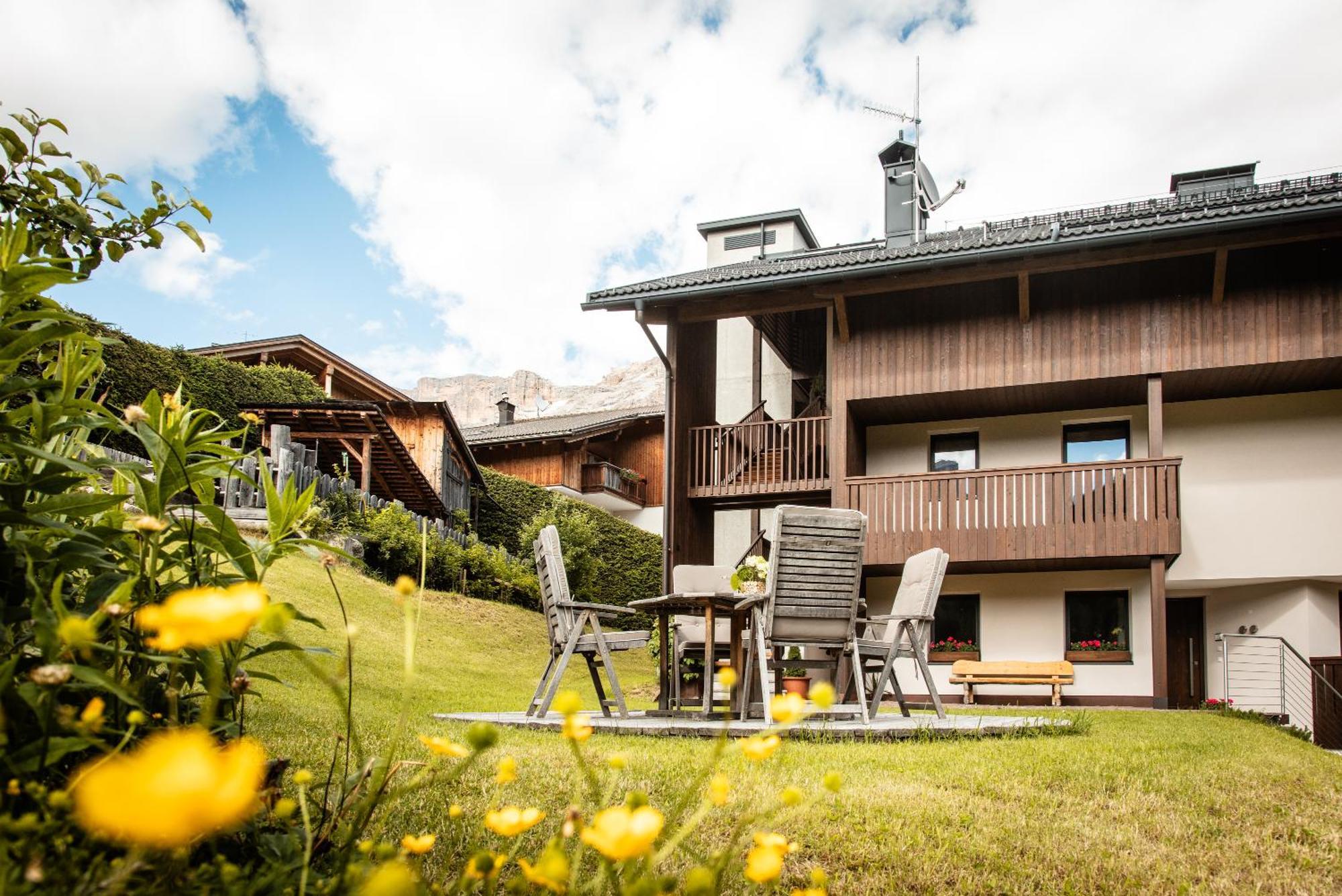 Apartment Ciasa Laoi San Cassiano  Bagian luar foto